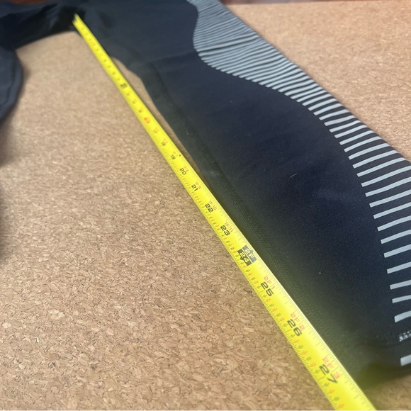 ALO YOGA Airbrush Black Reflective Legging - Picture 6 of 6